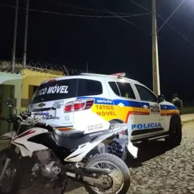 Itaúna: Bandidos são presos após roubo de moto de entregador