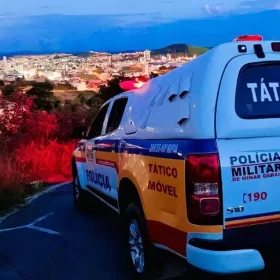 Nova Serrana: PM recupera carro roubado e apreende drogas durante operação