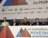 Autoridades discursam durante abertura do 39º Congresso Mineiro de Municípios